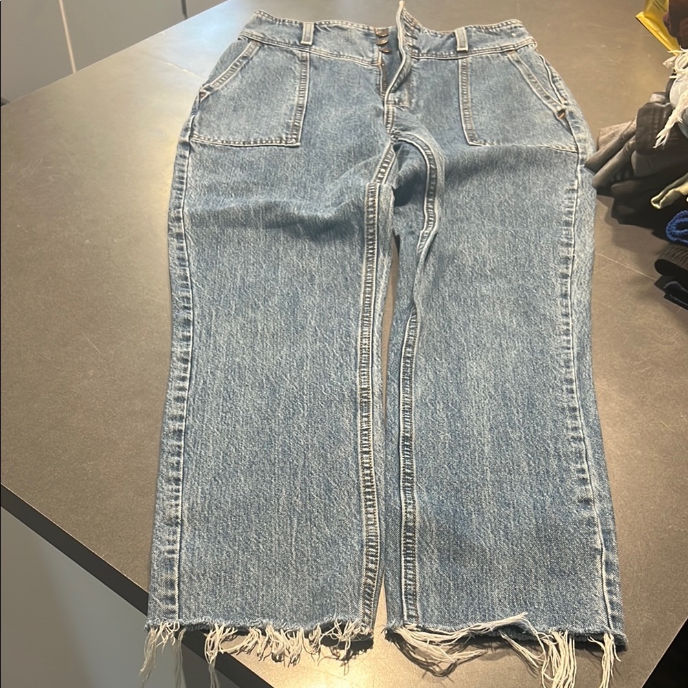Abercrombie & Fitch 26 -2R A&F Mom Jean Denim Blue High Rise Cut-Off Light Wash